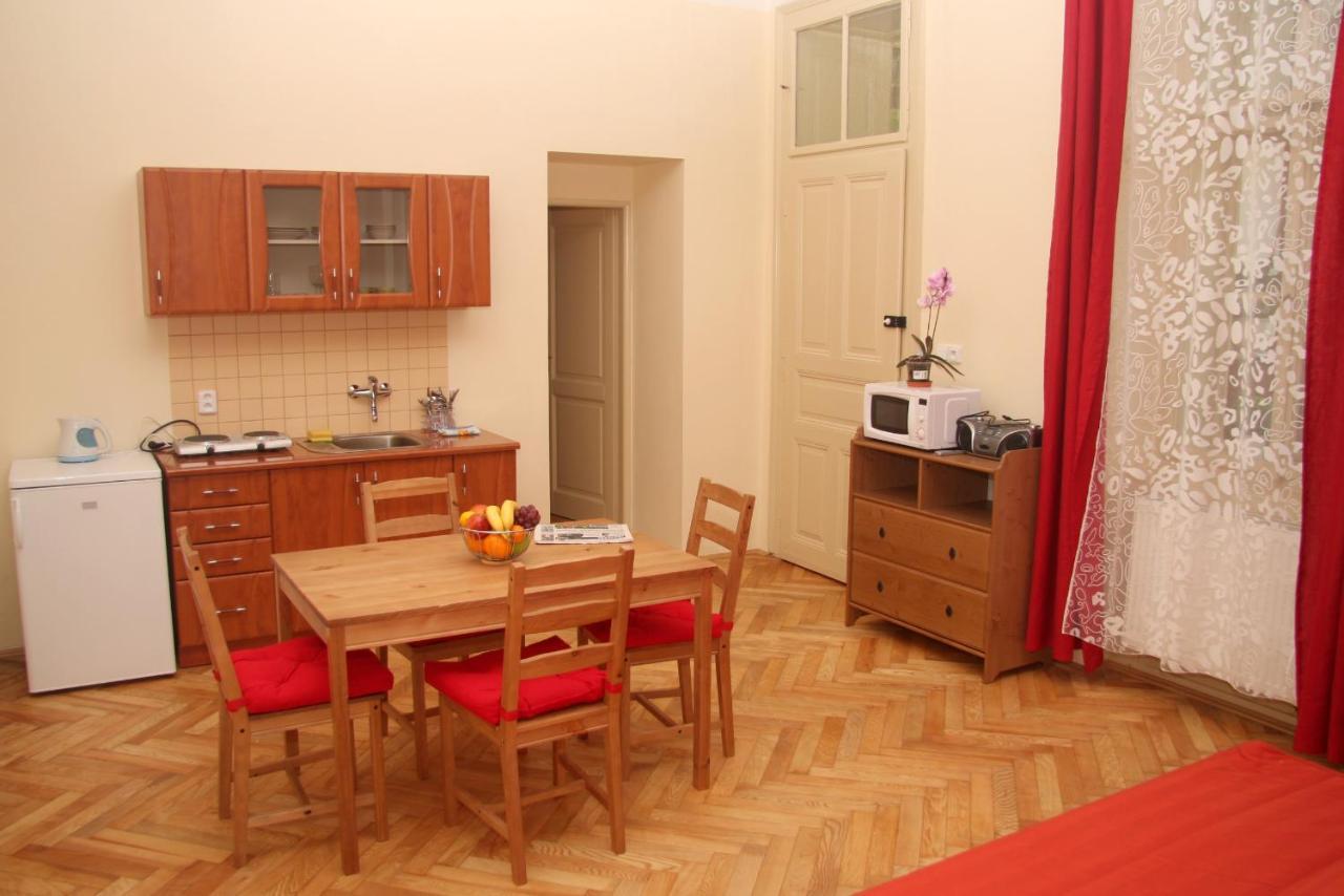 Husova 1.patro Jicin